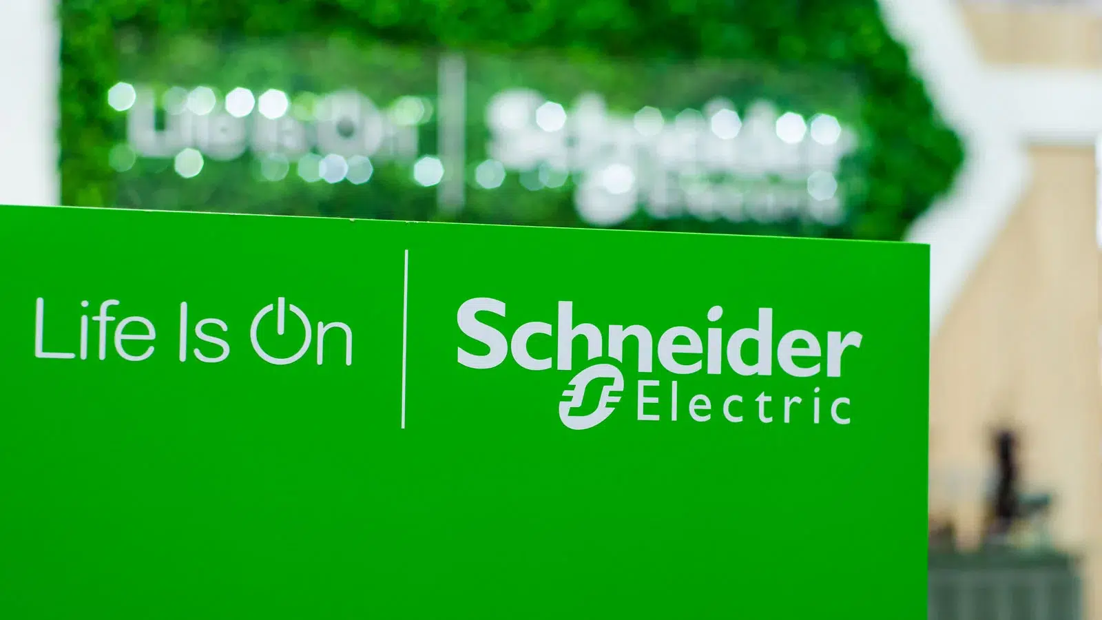 Schneider Electric تأیید کرد که پلتفرم توسعه‌اش مورد نفوذ قرار گرفته است و هکر اطلاعاتی را به سرقت برده است.